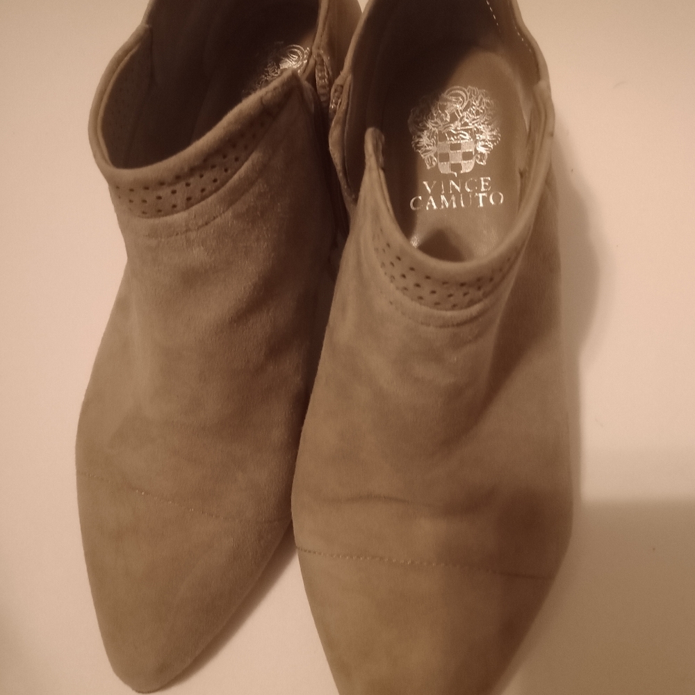 Women's ankle boots size 7.5